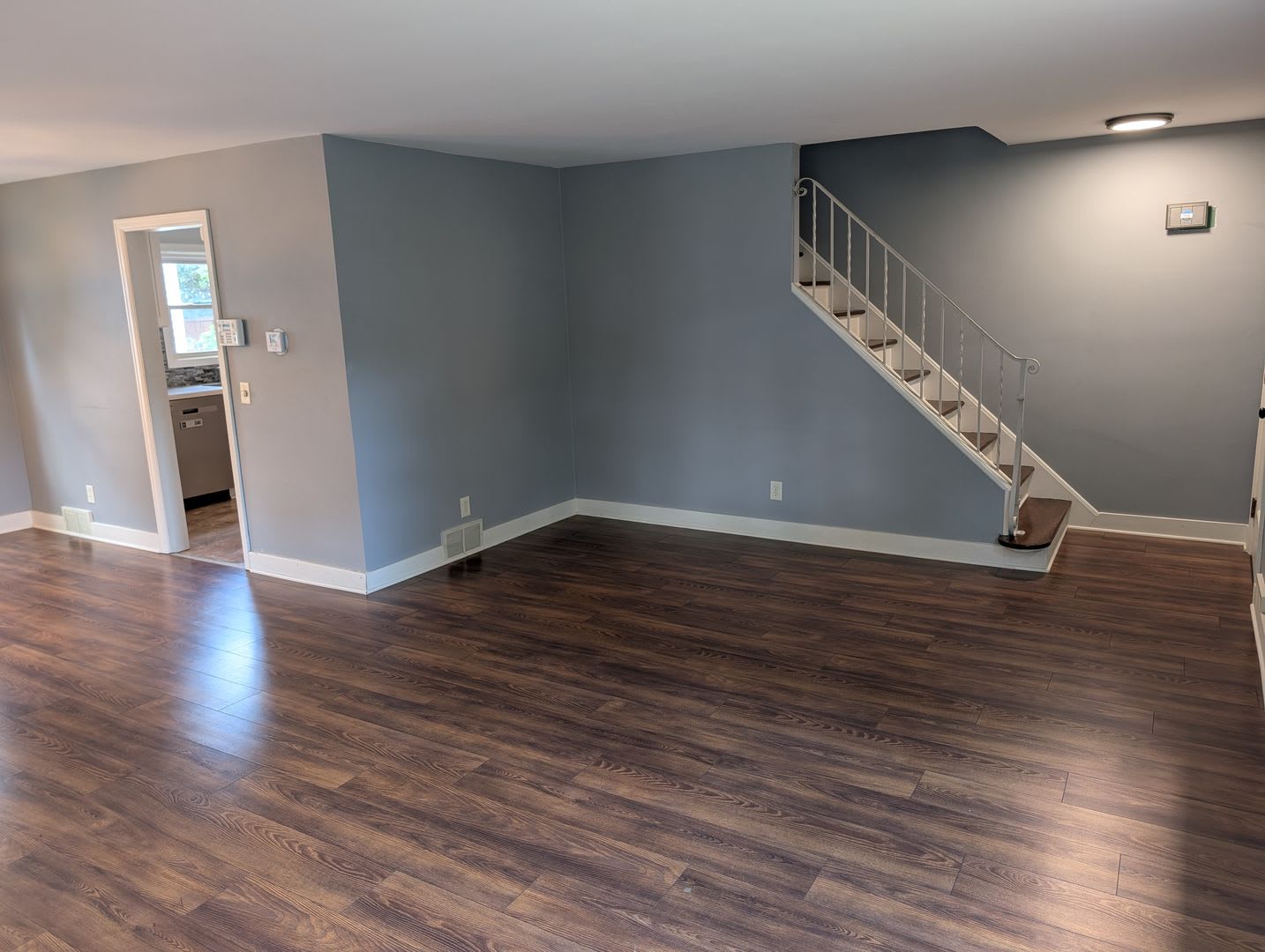 Single Family, (3) bedroom Home in the heart of College Town, (1) bath and (1) Powder Room! – photo 5