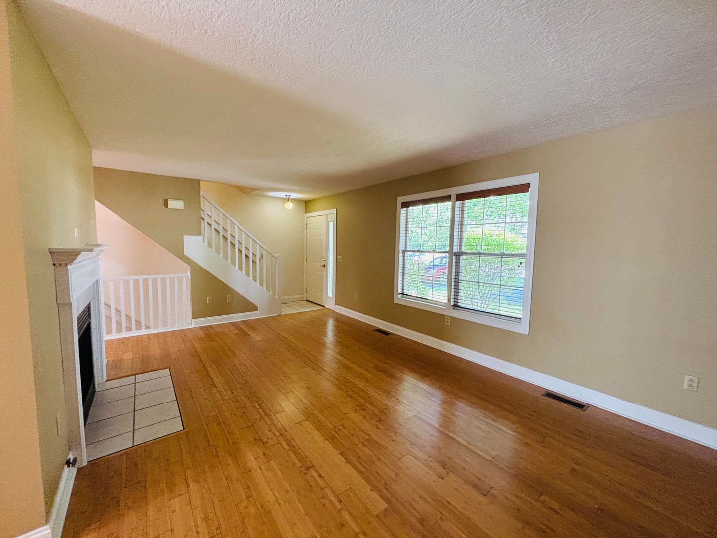 3 Bedroom 3.5 Half Bath Townhouse – photo 5