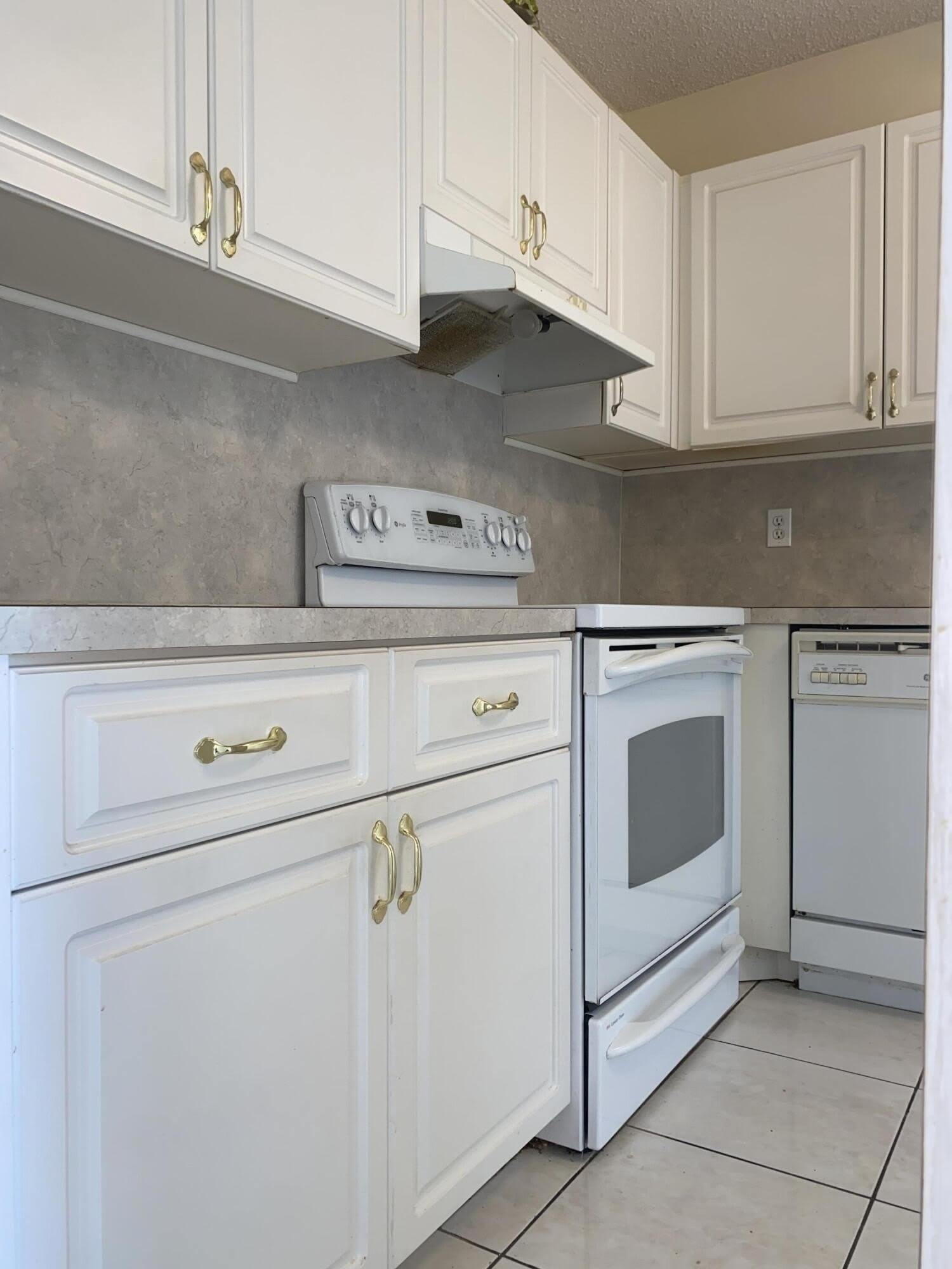 8665 Chevy Chase Drive – photo 4