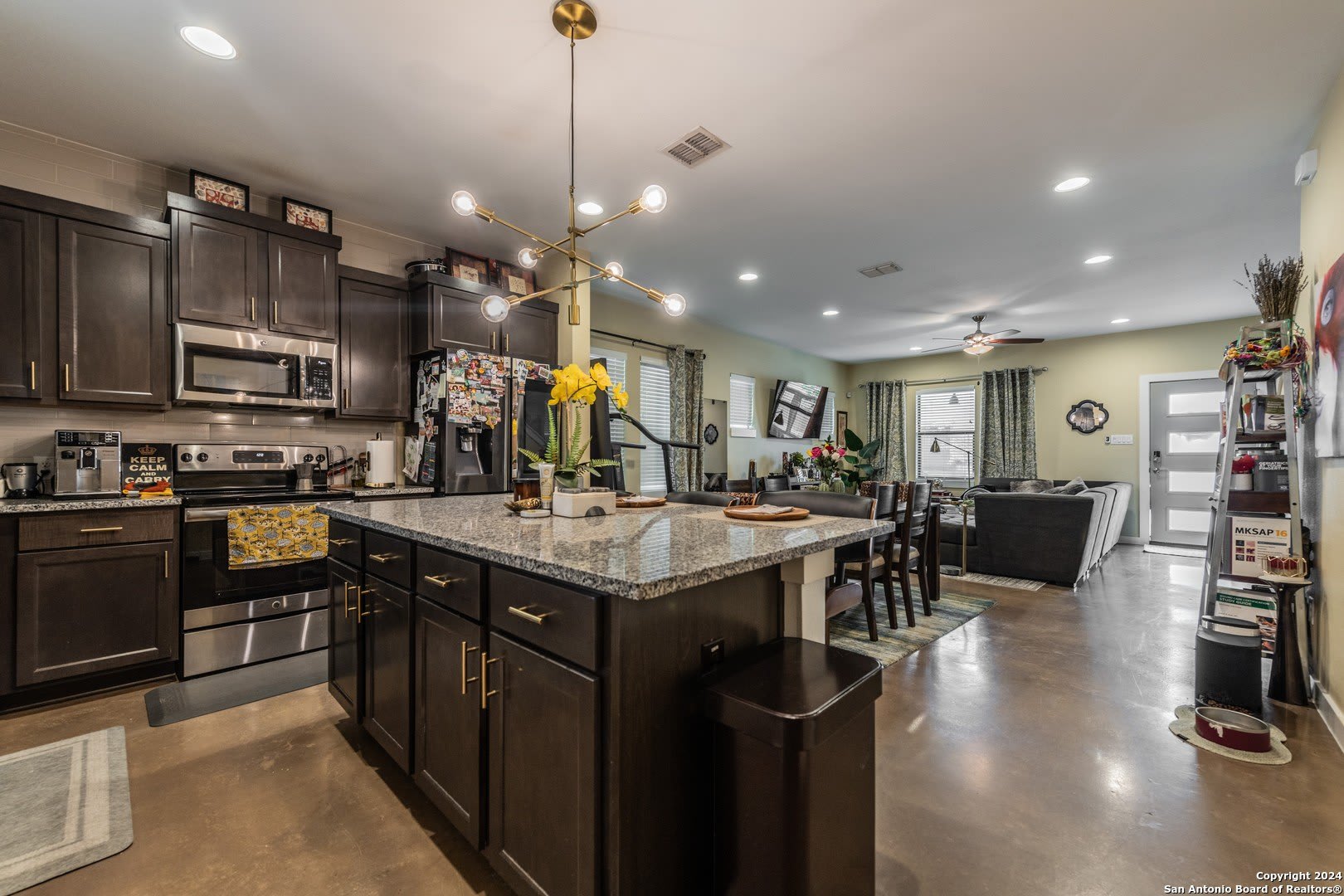 619 Burleson St – photo 4