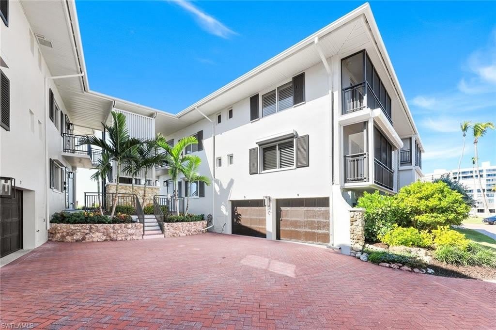 2211 Gulf Shore Blvd N – photo 2