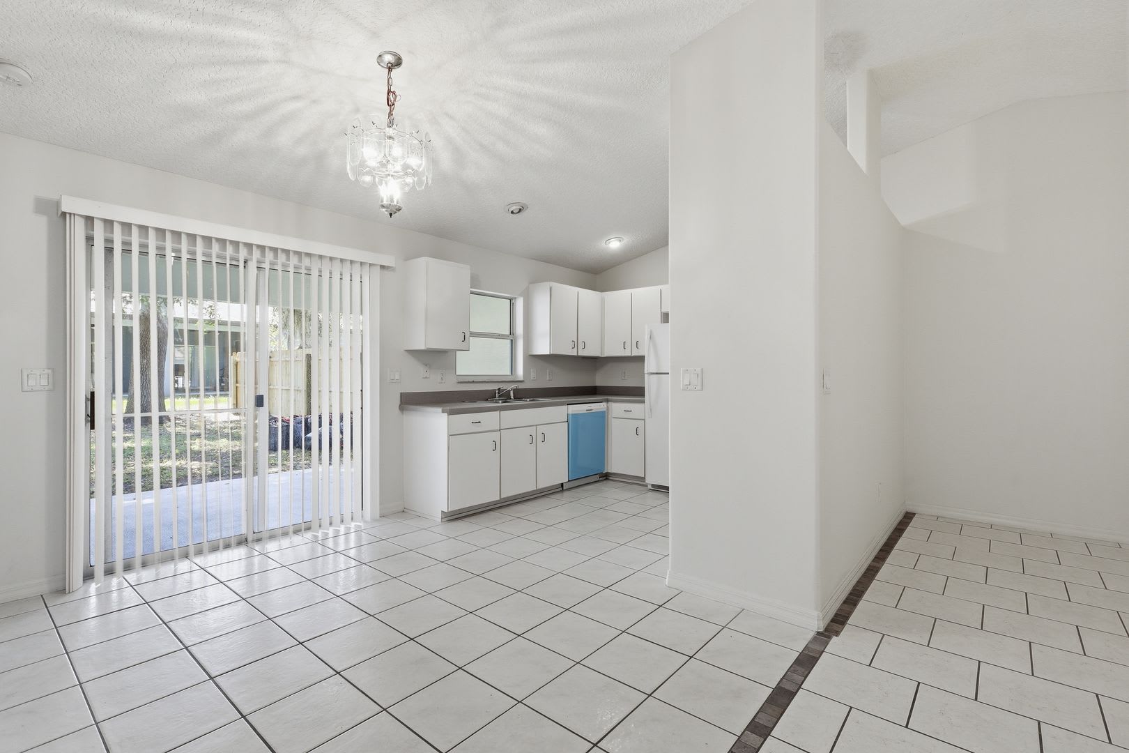 2 Bed 2 Bath Duplex With Garage – photo 5