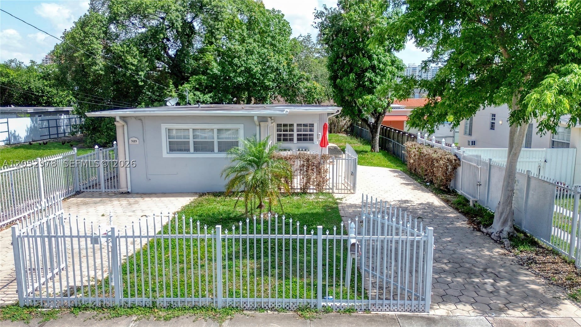3121 SW 25th Ter – photo 1