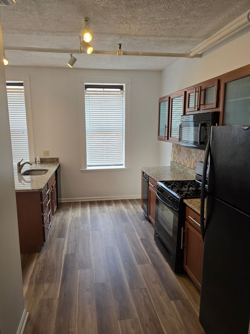 Beautiful And Spacious 1 Bedroom Apartment Downtown Must See – photo 3