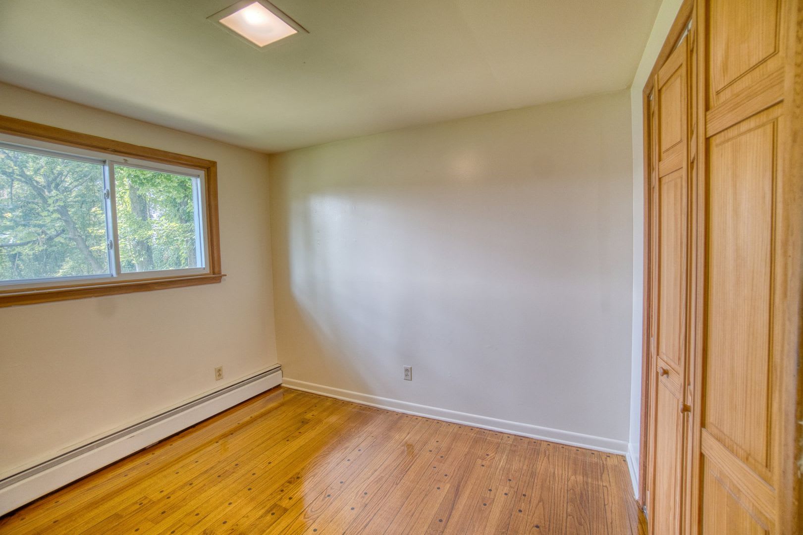 204 Jerome Available 7 1 27 Beautiful 5 Bedroom Single Family Home With Private Backyard And Back Porch – photo 4