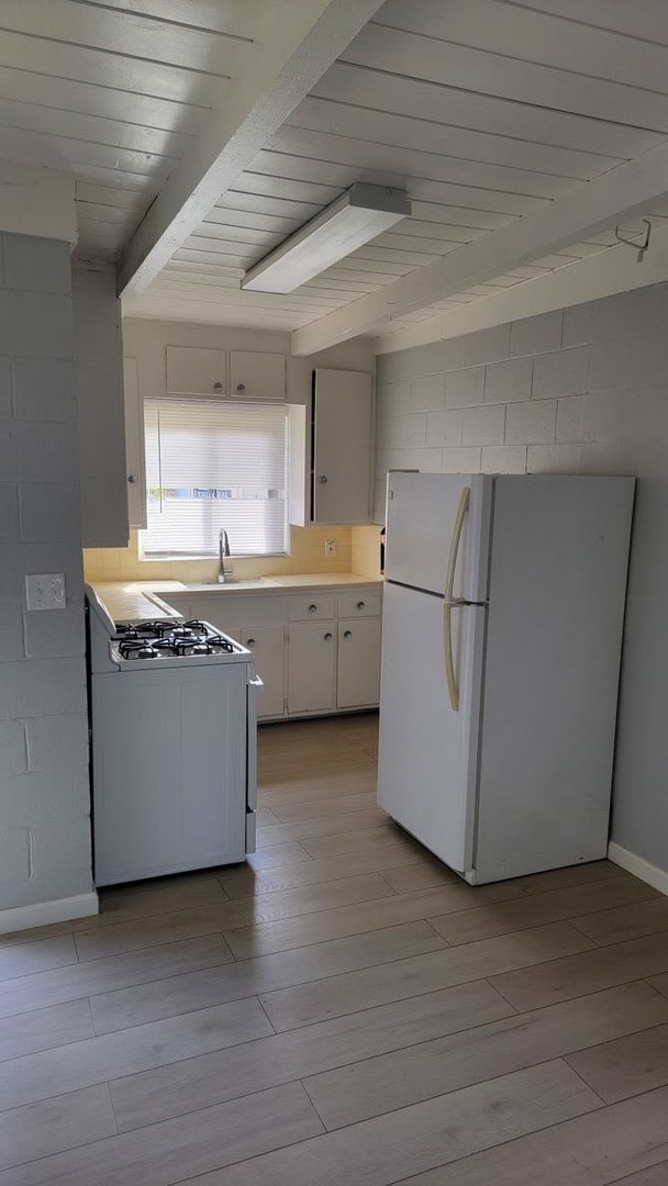 1 Bedroom Duplex in Roseville Available Now – photo 2