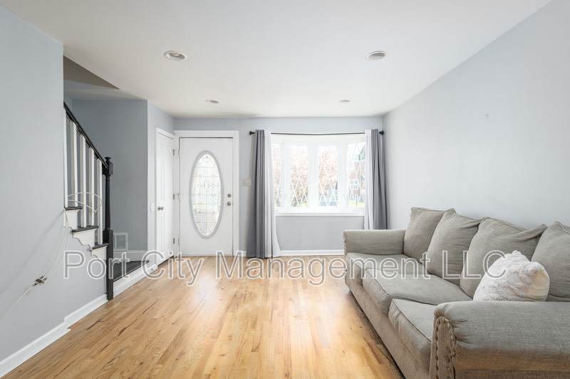 744 Aldworth Road – photo 4