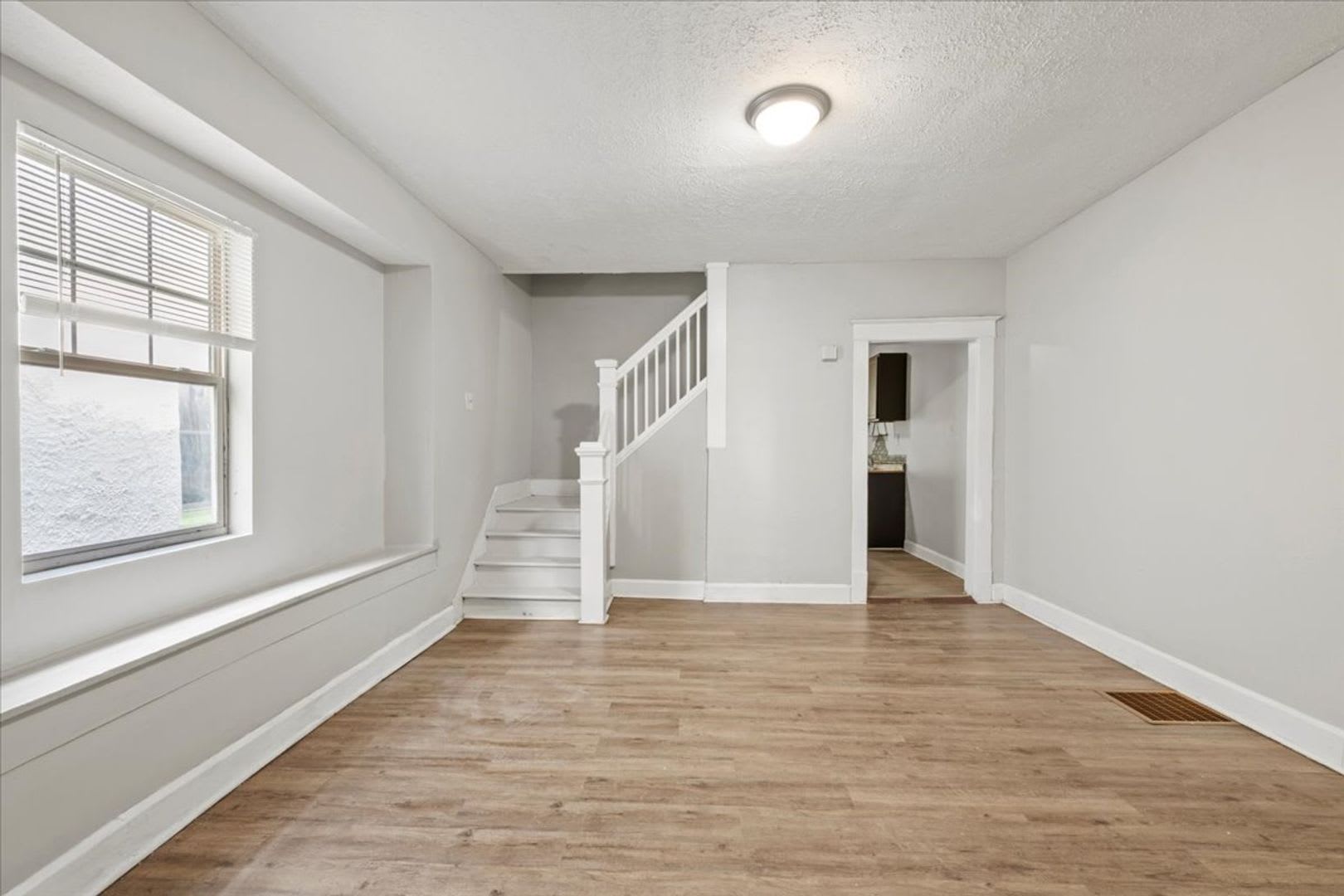 1119 N Dearborn Street – photo 4
