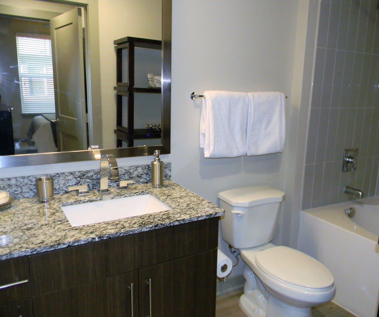 690 E Algonquin Road – photo 3