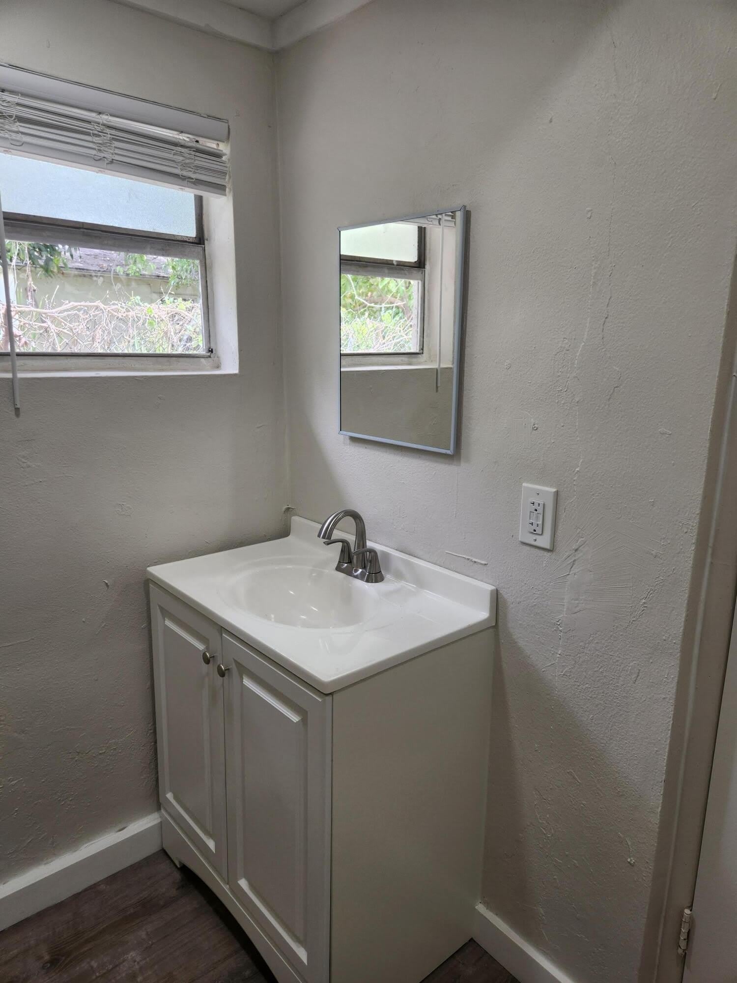 134 W 24TH W – photo 4