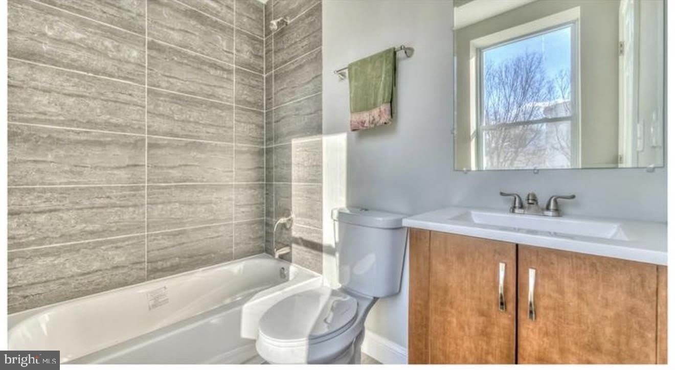 1046 W LOMBARD Street – photo 5