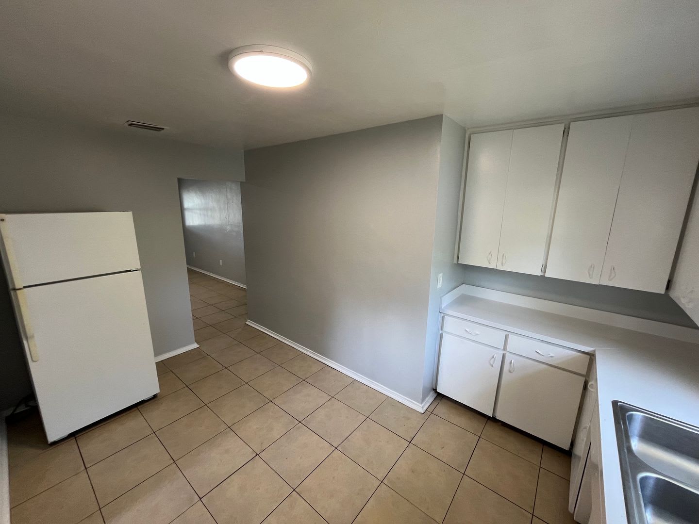 Beautiful 3BR/1BA Lakeland Home with Bonus Room Near Southeastern University! – photo 3