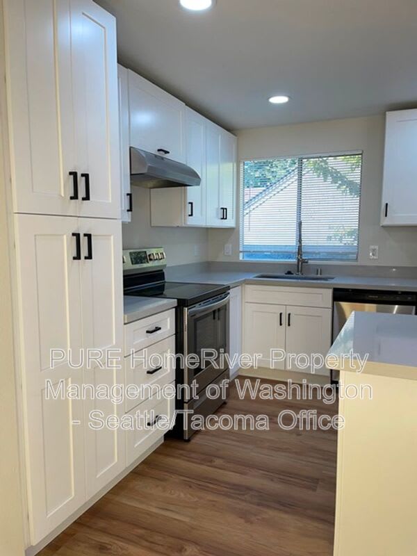 1727 45th Ave SW – photo 2