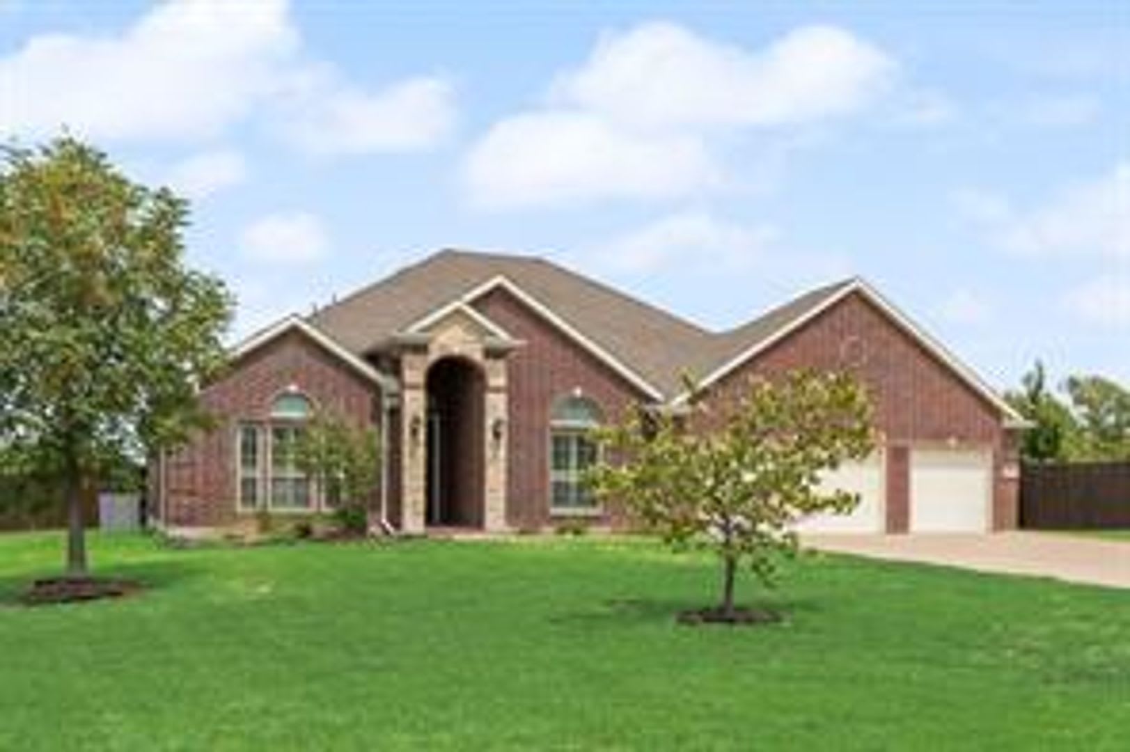 Beautiful Home in Villages of Fox Hollow – photo 1