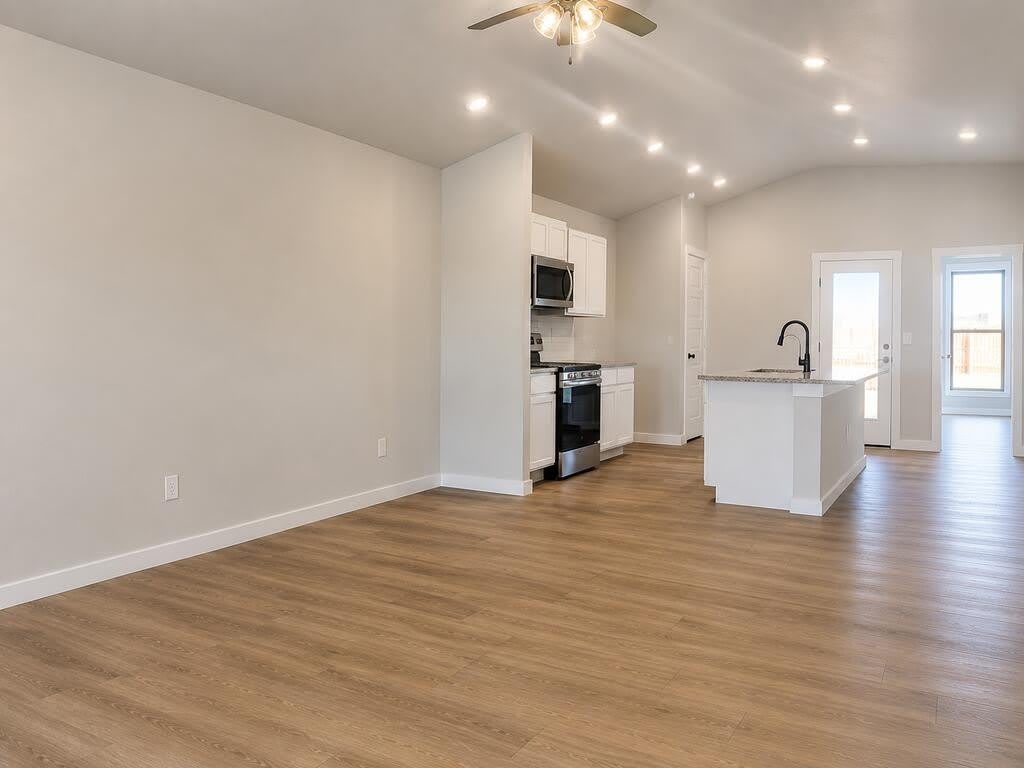 2416 Goldfinch Rd – photo 2