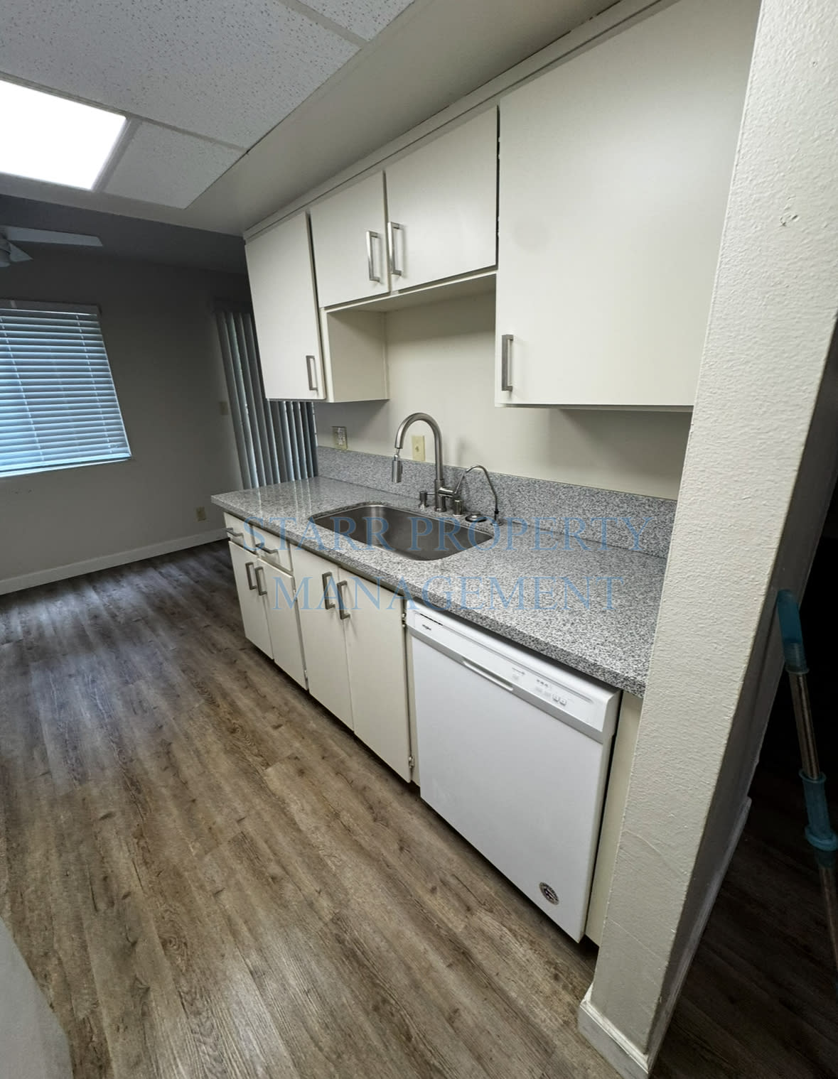 328 Northbank Ct Apt 61 – photo 4