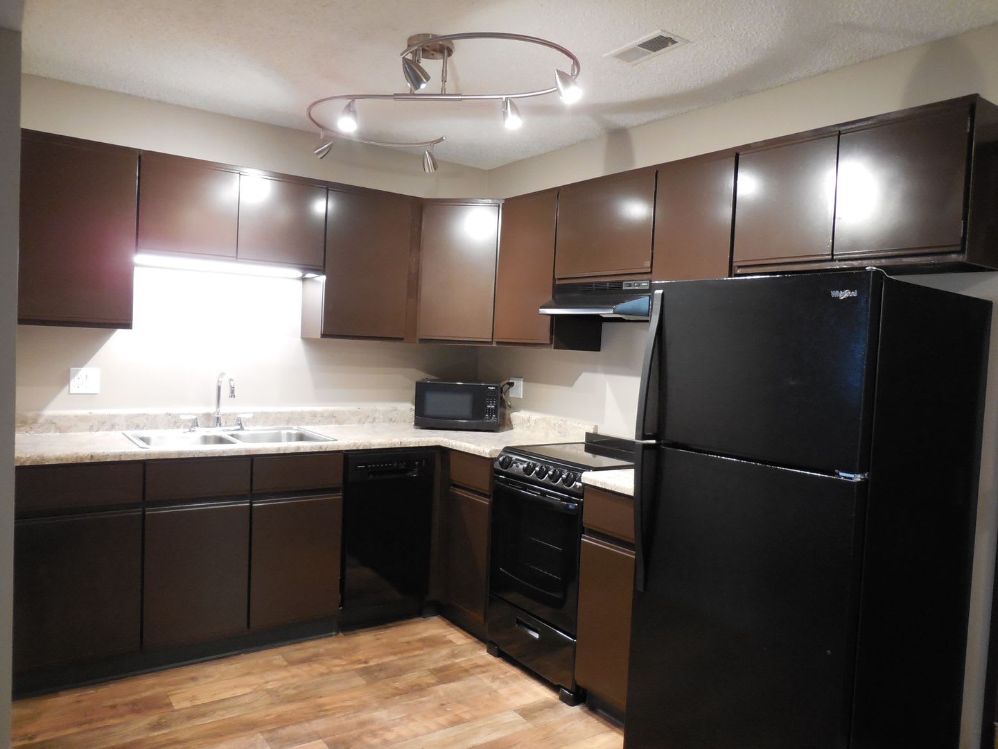 College Park Apartments – photo 2