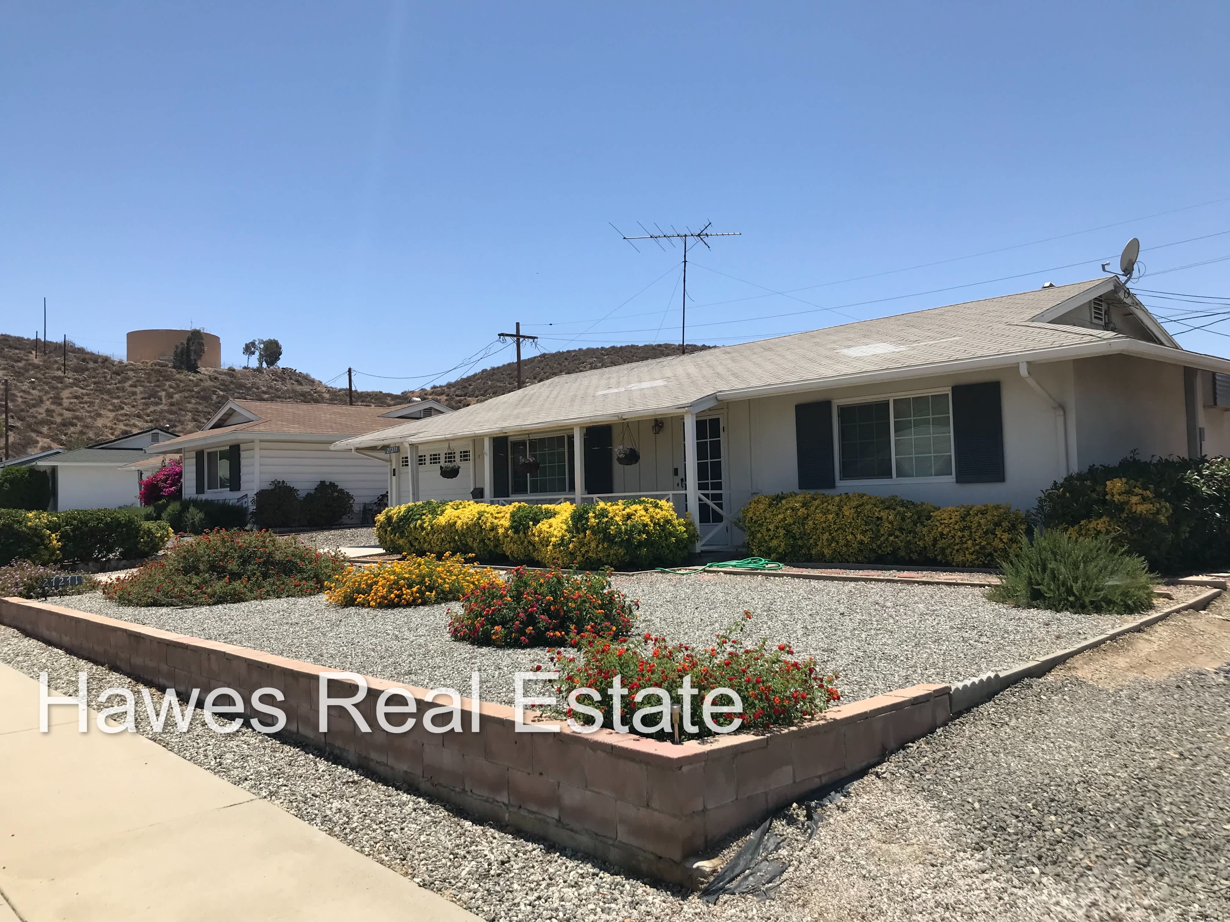 27271 Wentworth Dr – photo 2