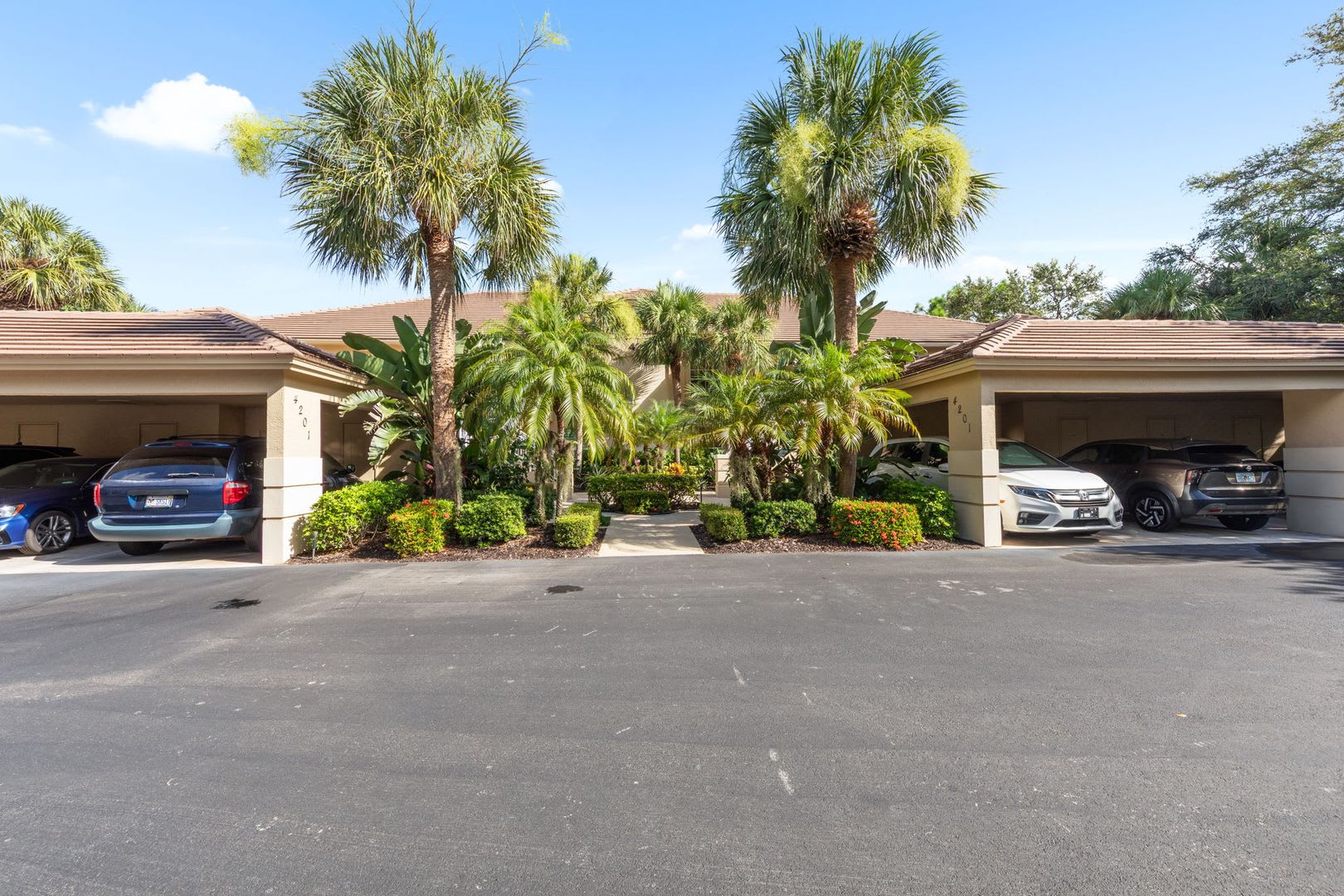 Fully Furnished 2Bd 2Ba Condo Off Season Rental In Pelican Landing Bonita Springs – photo 2
