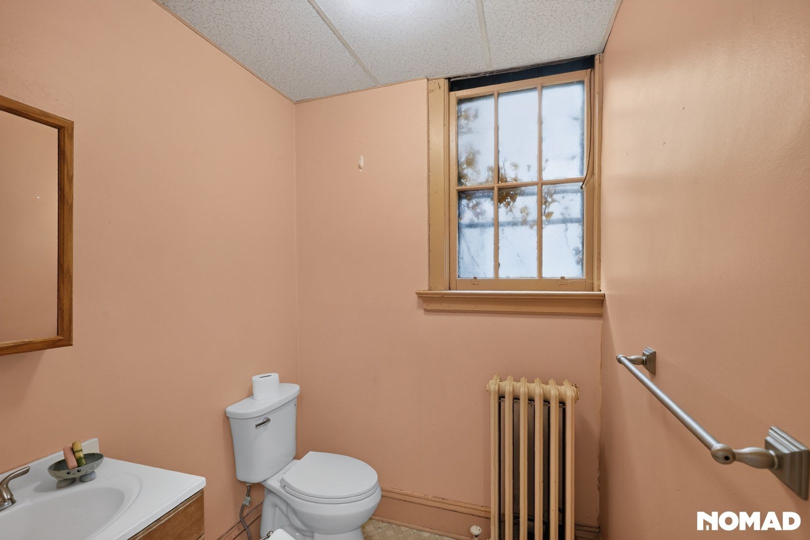 Large updated flat on Pawling Ave Heat + washer dryer Included – photo 3