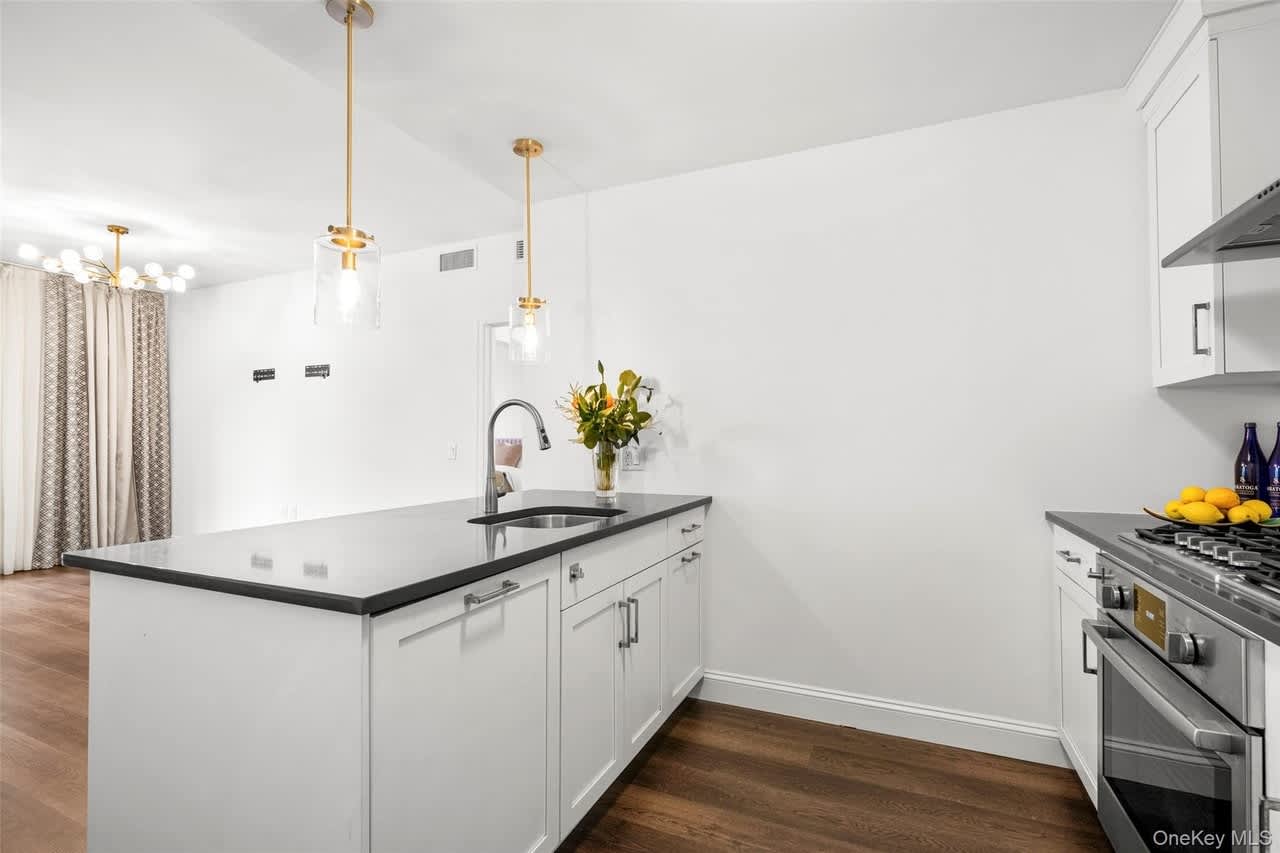 10 Byron Pl # FG577HG – photo 5