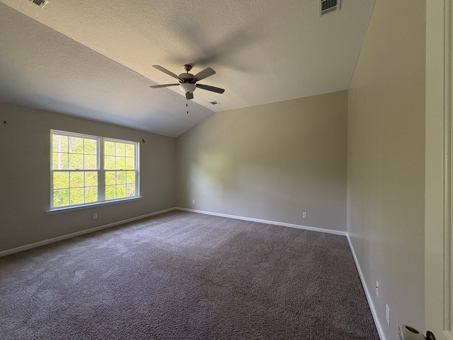 Rate Drop Alert Was 2490 Month And Summer Move In Special One Free Month Of Rent – photo 4