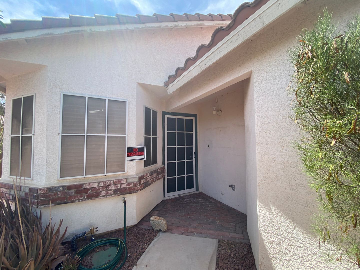 Charming Single-Story 3-Bedroom Home with 2-Car Garage – photo 2