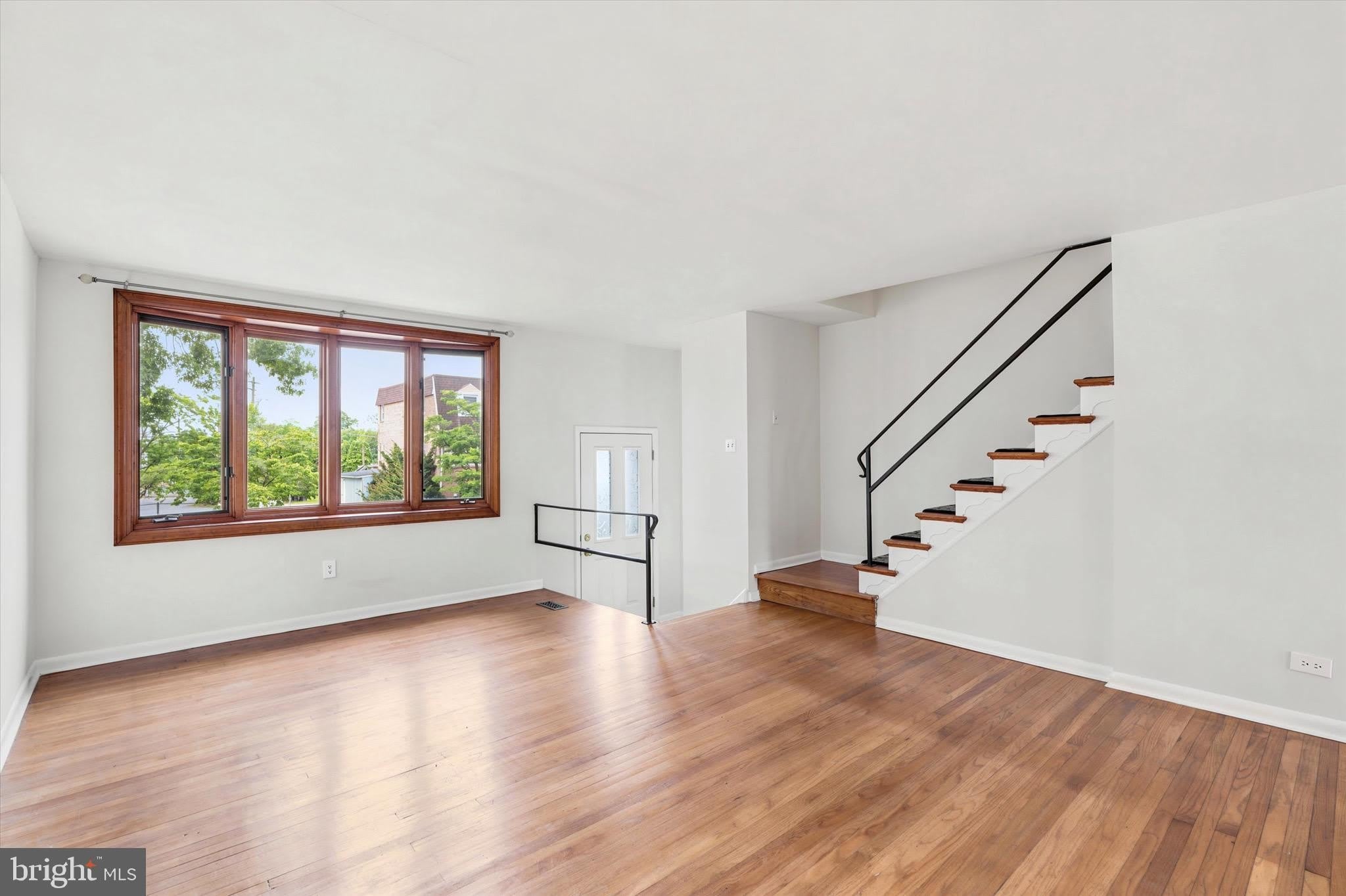 889 OXFORD Avenue – photo 4