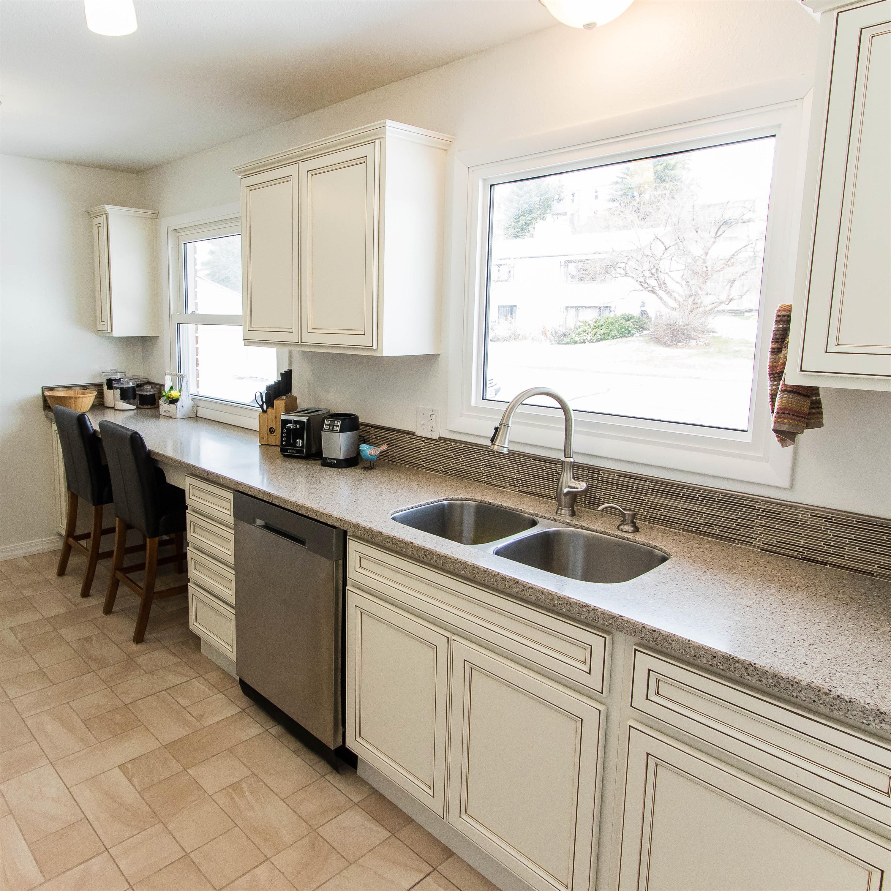 613 Killarney Drive – photo 4