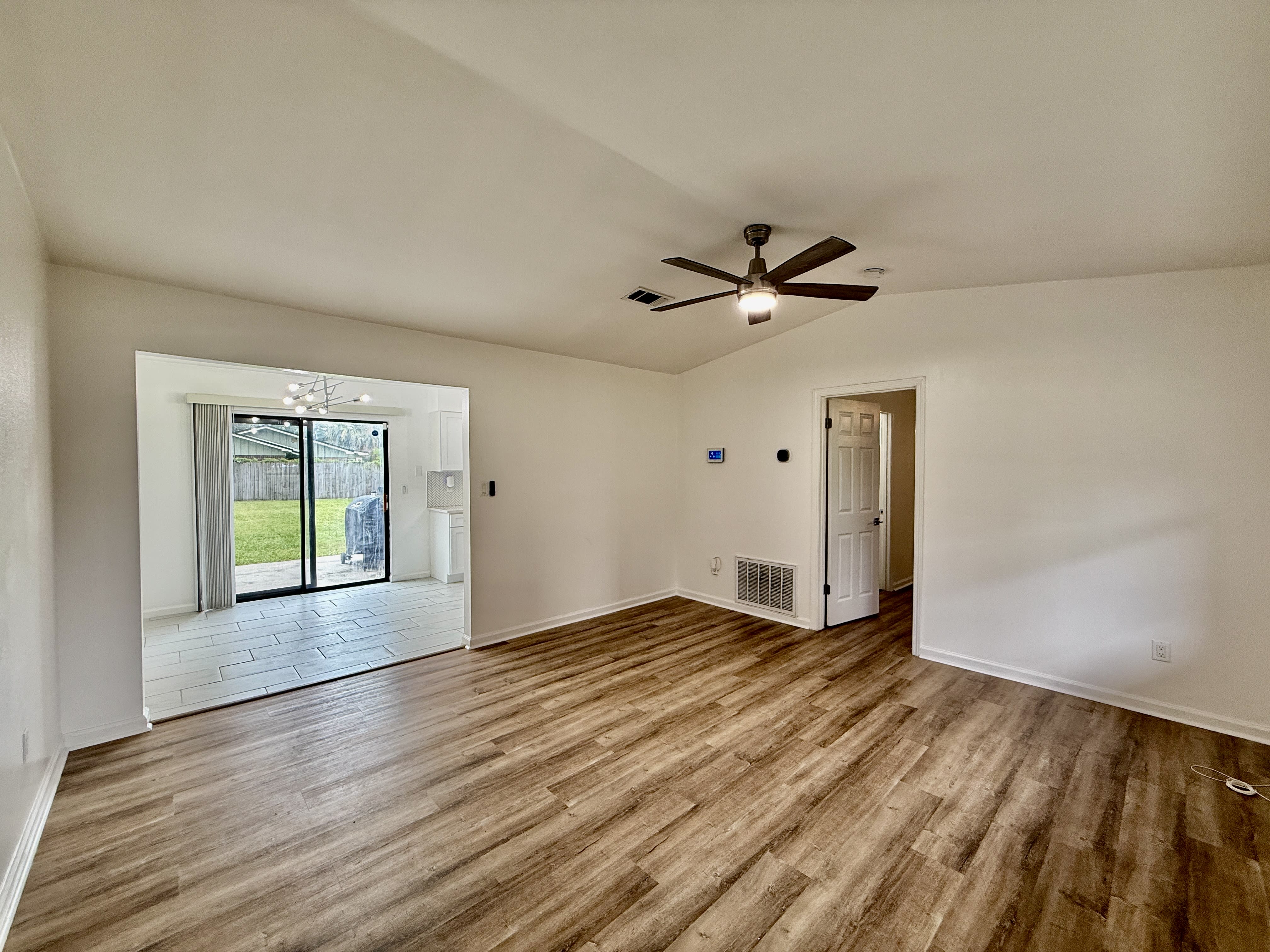 1305 Heatherwood Cir – photo 2