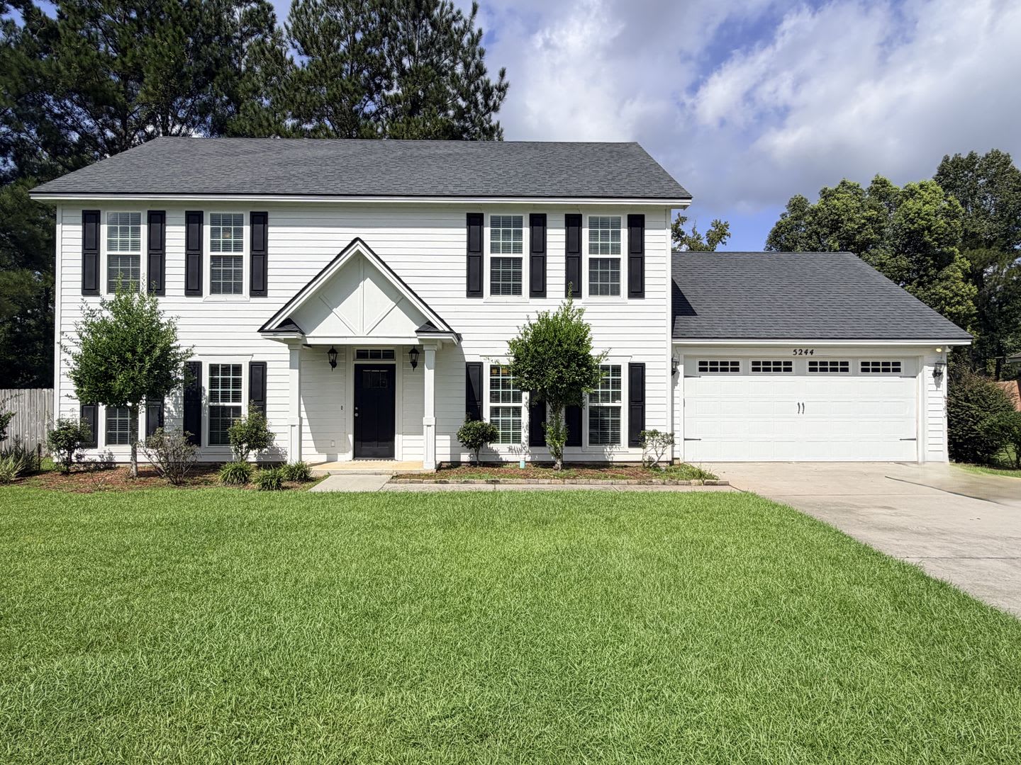 Stunning 4Br 3 5Ba Hahira Home Near Stone Creek Golf Course – photo 1