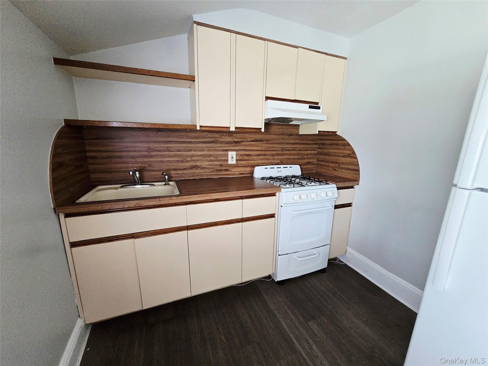 190 Bryant Avenue – photo 3
