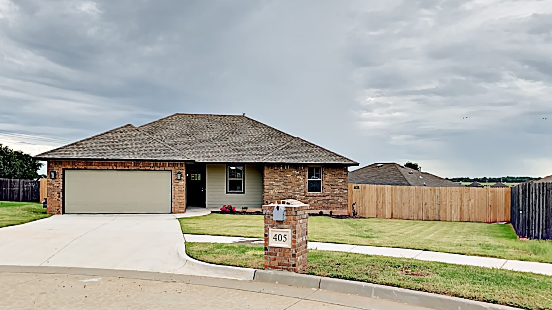 Beautiful 3 Bedroom, 2 Bath Home with Study and Storm Shelter – photo 1