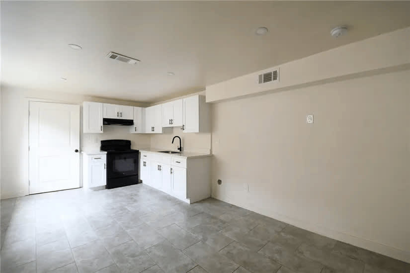 740 Thayer – photo 3