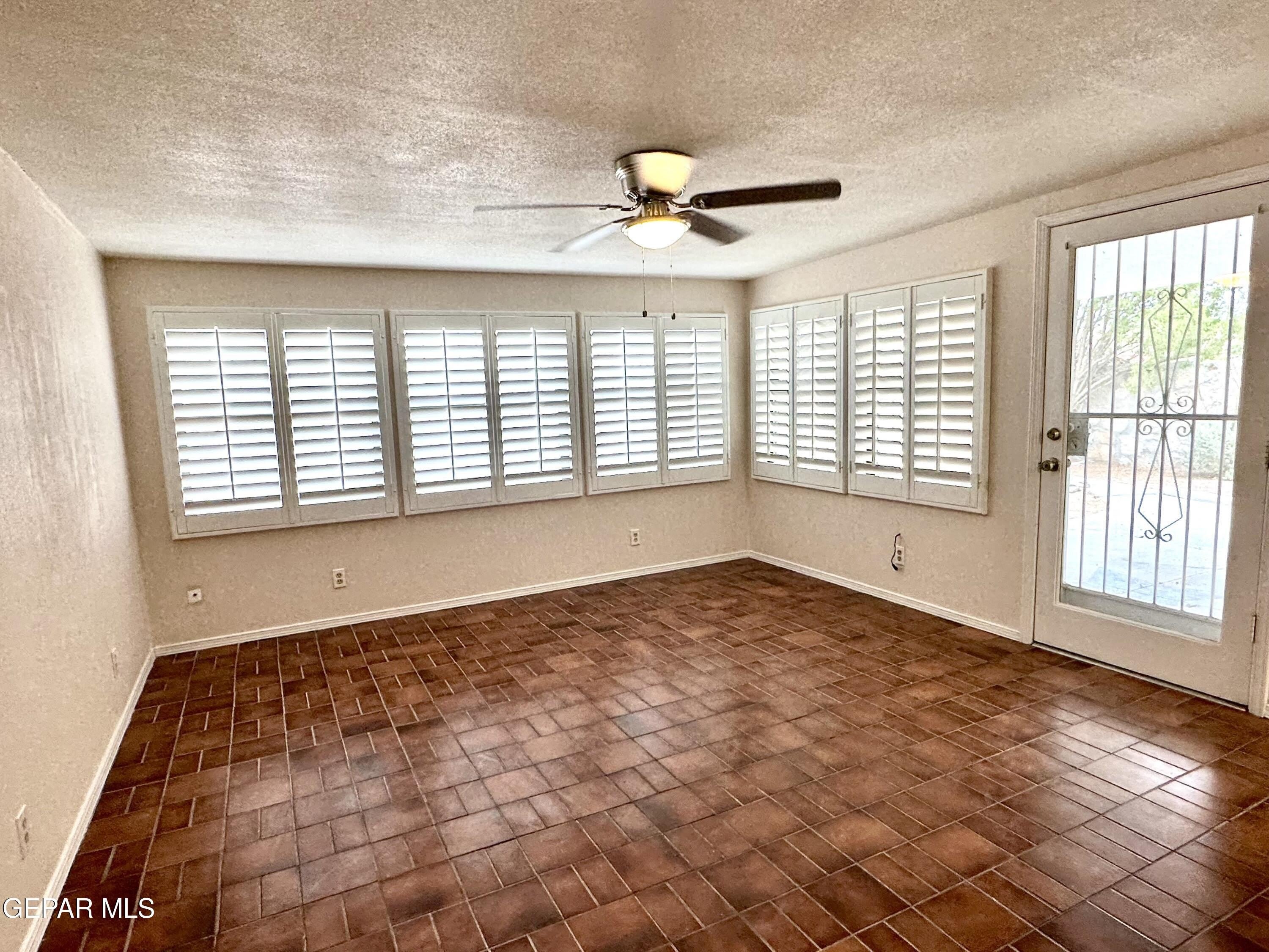 10101 Renfrew Drive – photo 5