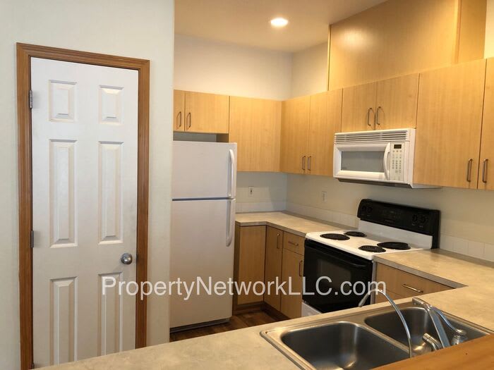 672 NE Anderson Road – photo 3