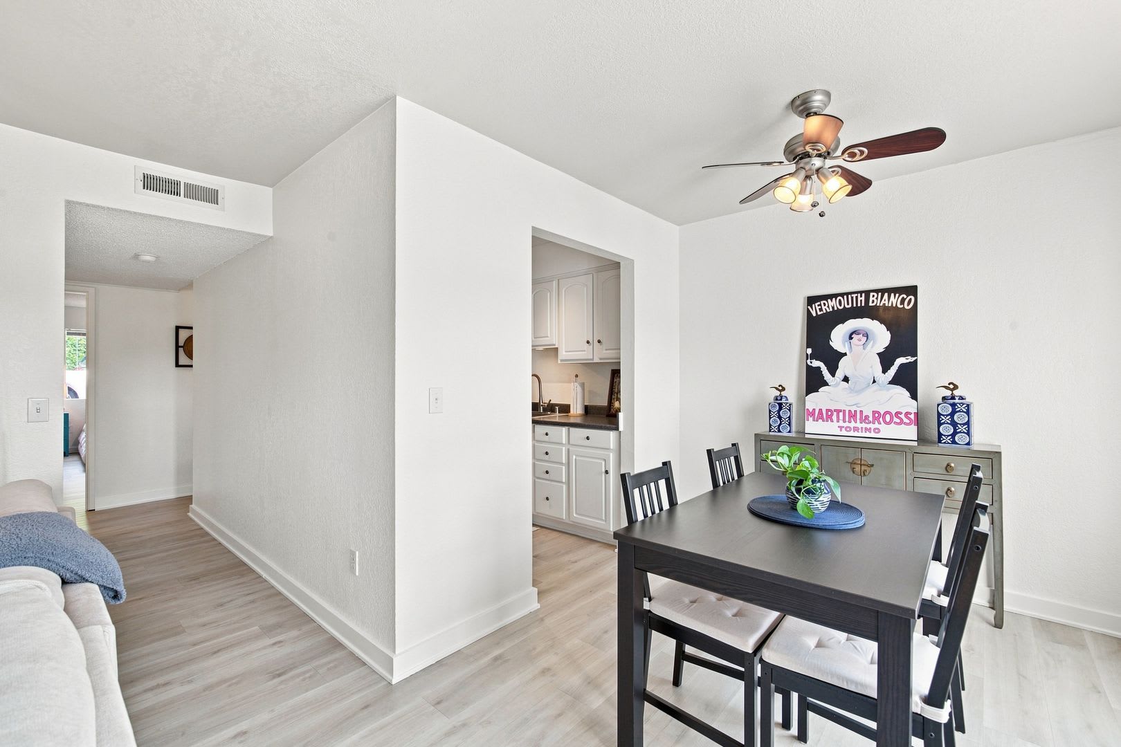 2Bd/1Ba Kirkland Condo – photo 3