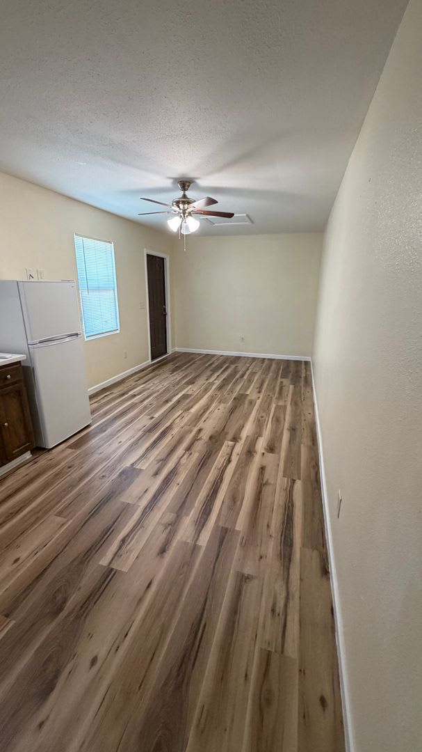 143 Claire Ave N unit 101 – photo 3