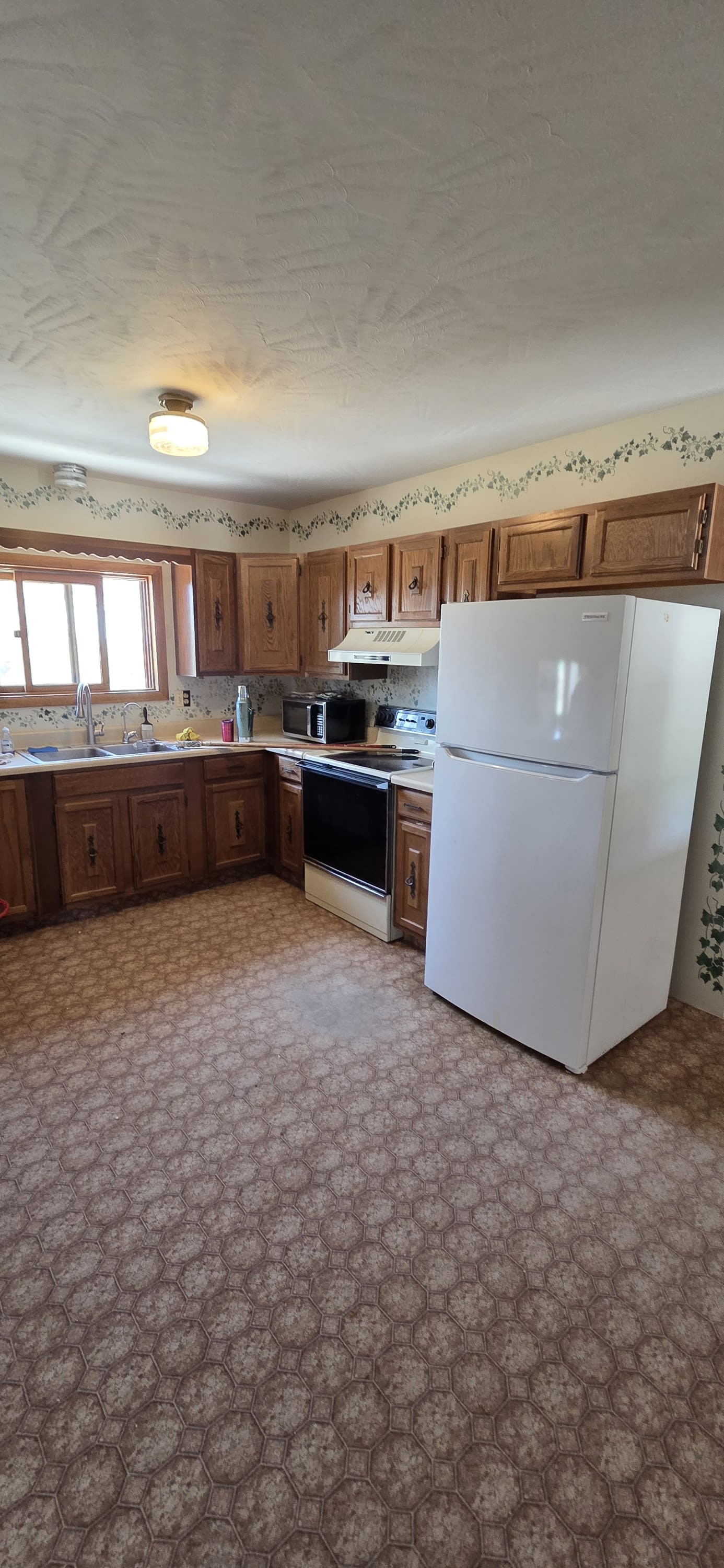 221 Cactus Drive – photo 2