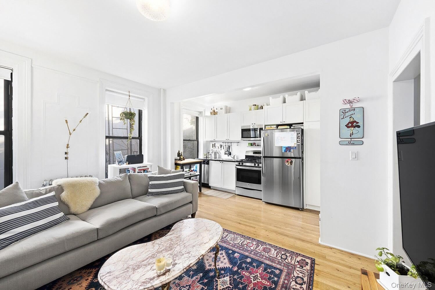 605 VANDERBILT Avenue – photo 1