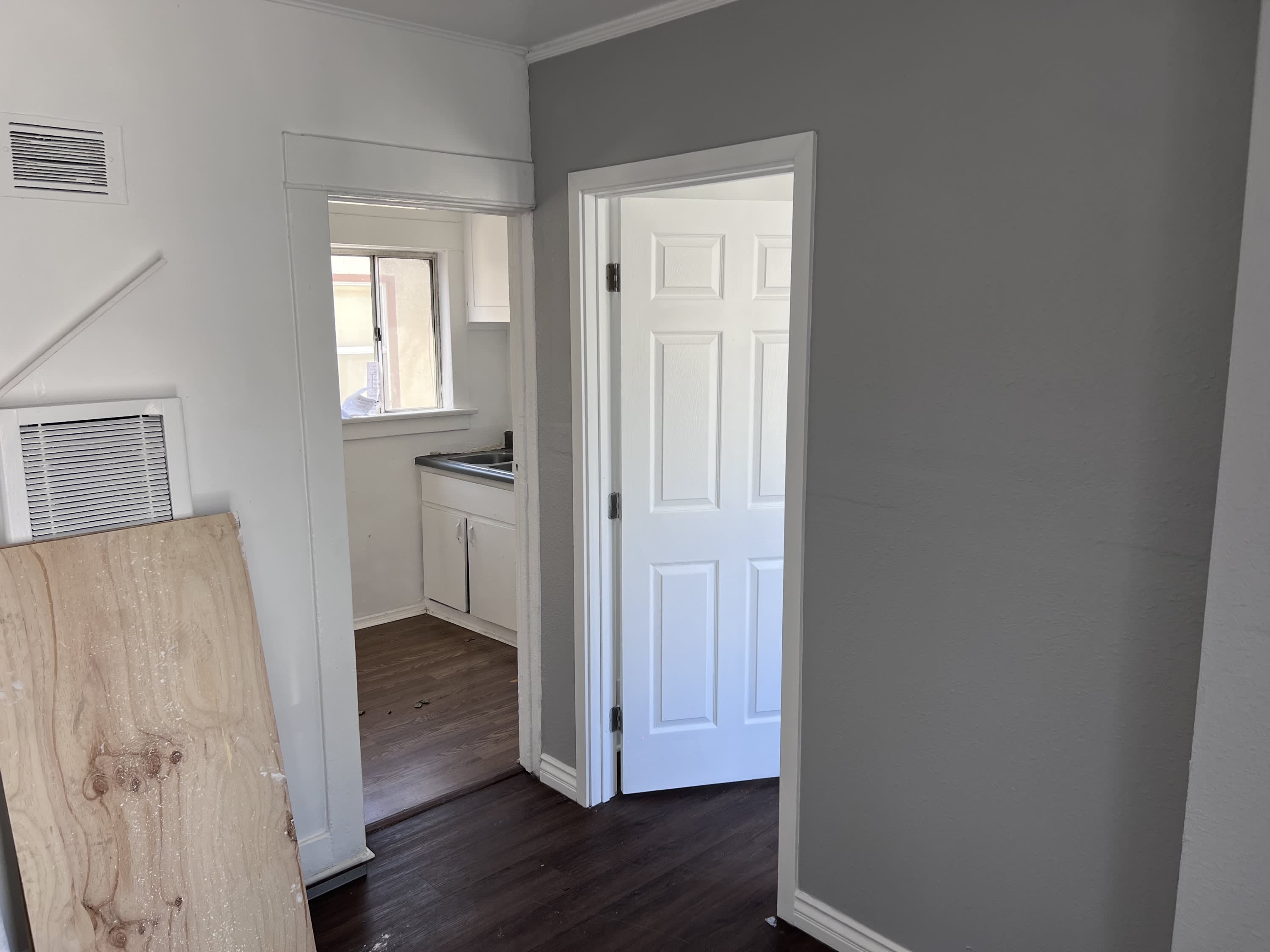 224 1/2 W F St – photo 3
