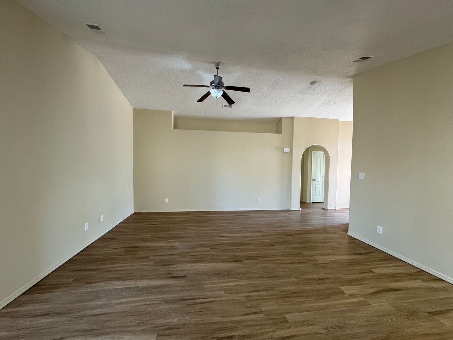 3 bed 2 bath home in Huning Ranch! – photo 3