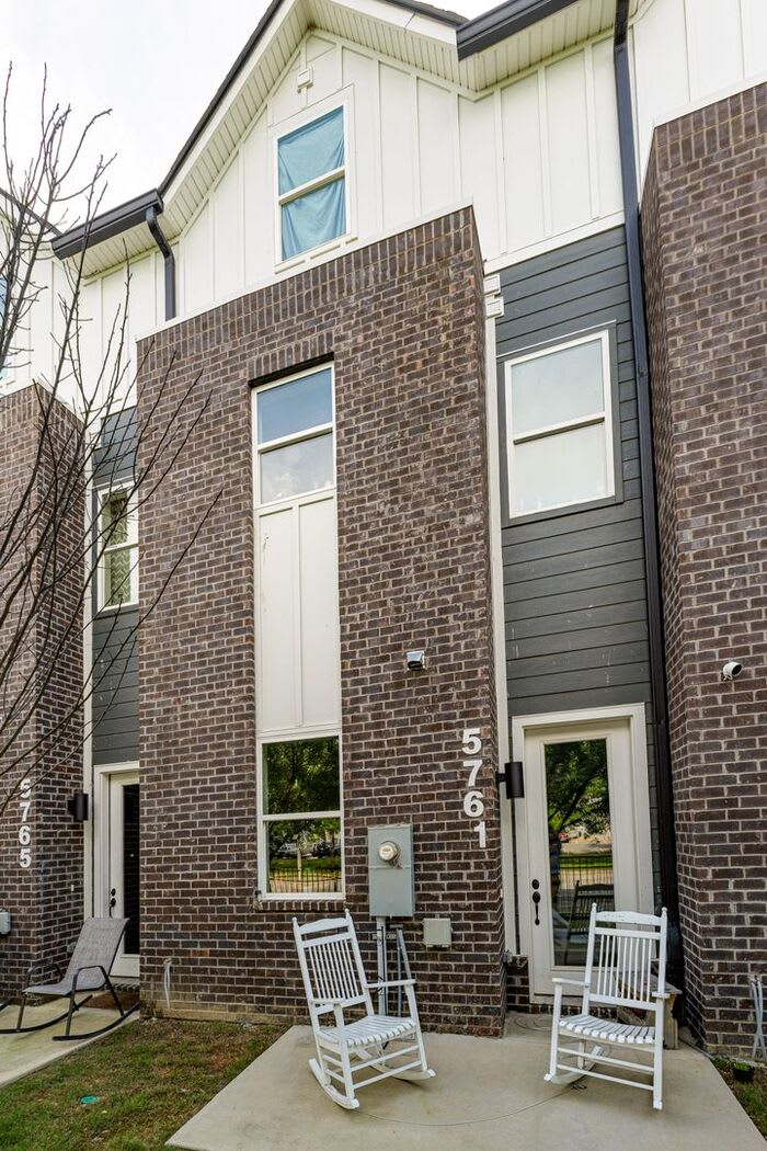 5761 Sofias Circle – photo 3