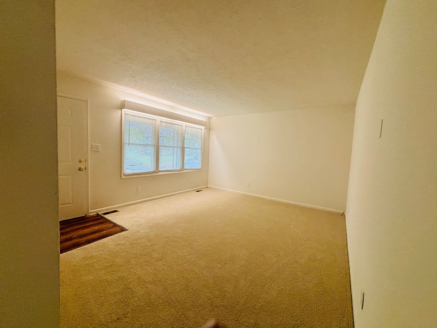 3 Bedroom 1.5 Bath Townhouse – photo 3