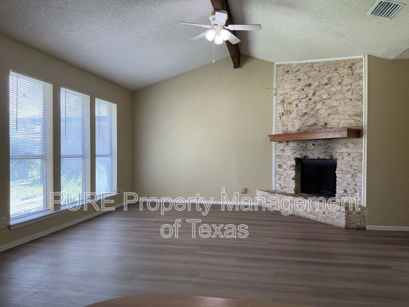 604 Country Aire Dr – photo 5