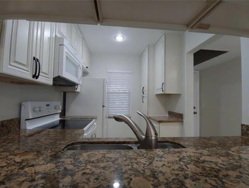 9903 Three Lakes Circle – photo 2