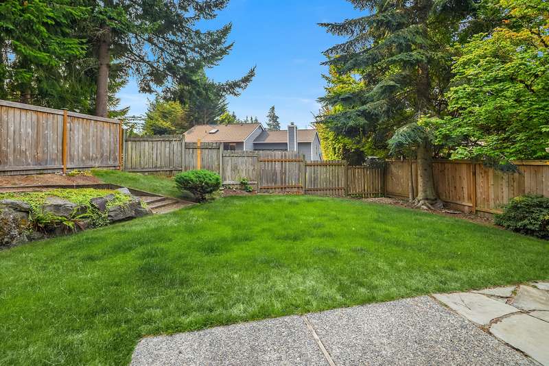 24105 SE 42nd St – photo 4