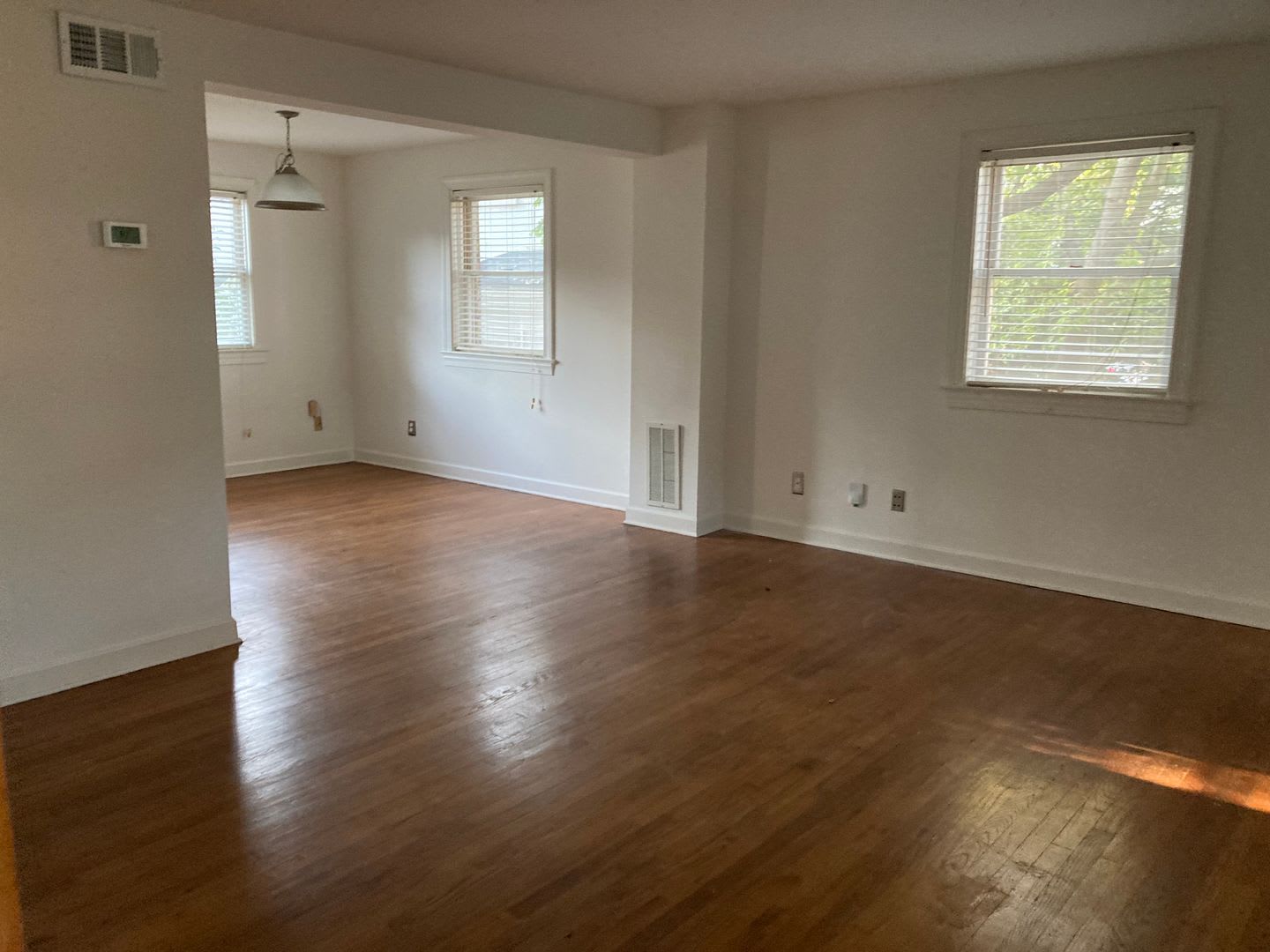 Lovely 2 Bedroom with 1.5 Bath located in Village District – photo 2