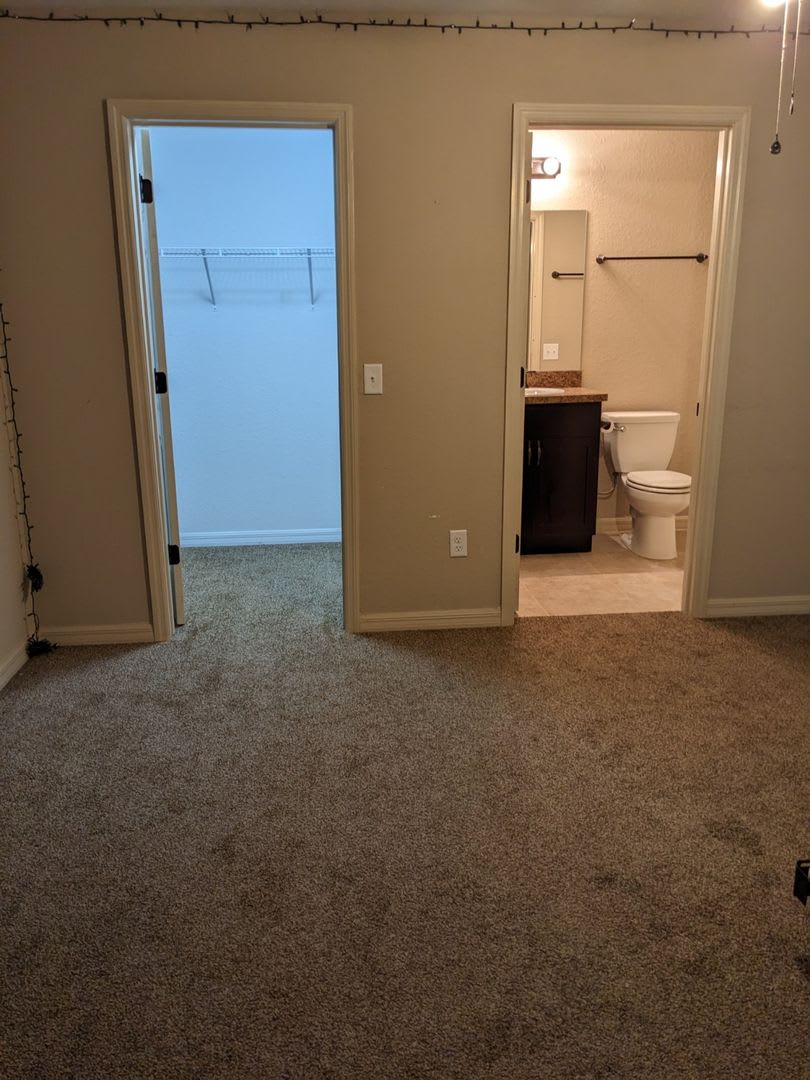 Almost New 3/2/2 garage – photo 4