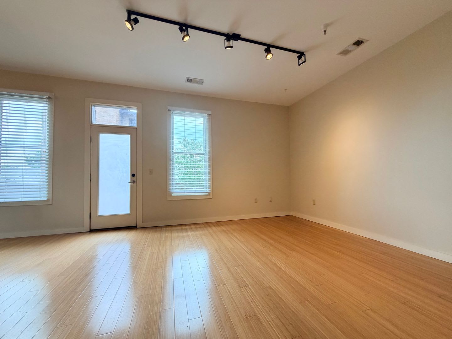 1 Bedroom, 1 Bathroom Condo w/ Secure Parking Garage – photo 5